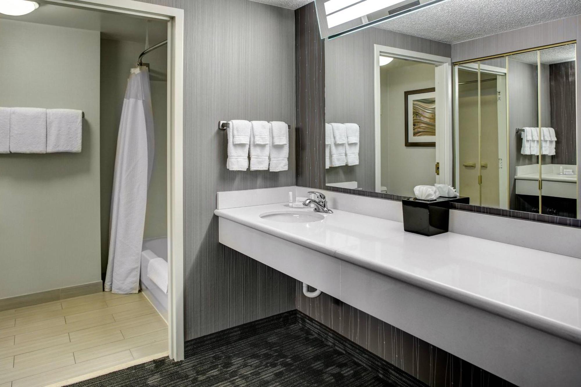 Courtyard By Marriott Cleveland Westlake Extérieur photo